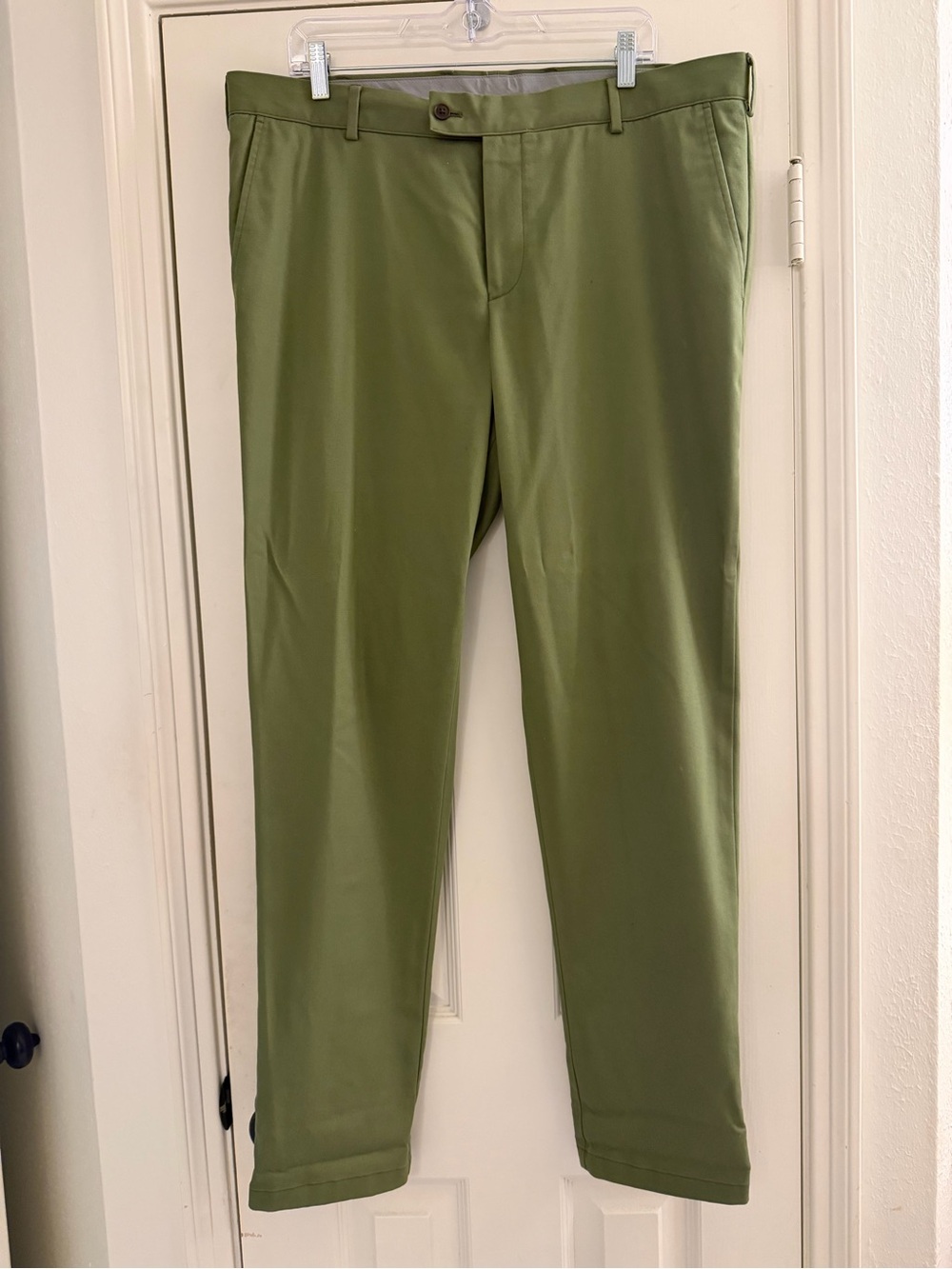 Charles Tyrwhitt Men’s Green Non-Iron Chinos (Size 38x32)